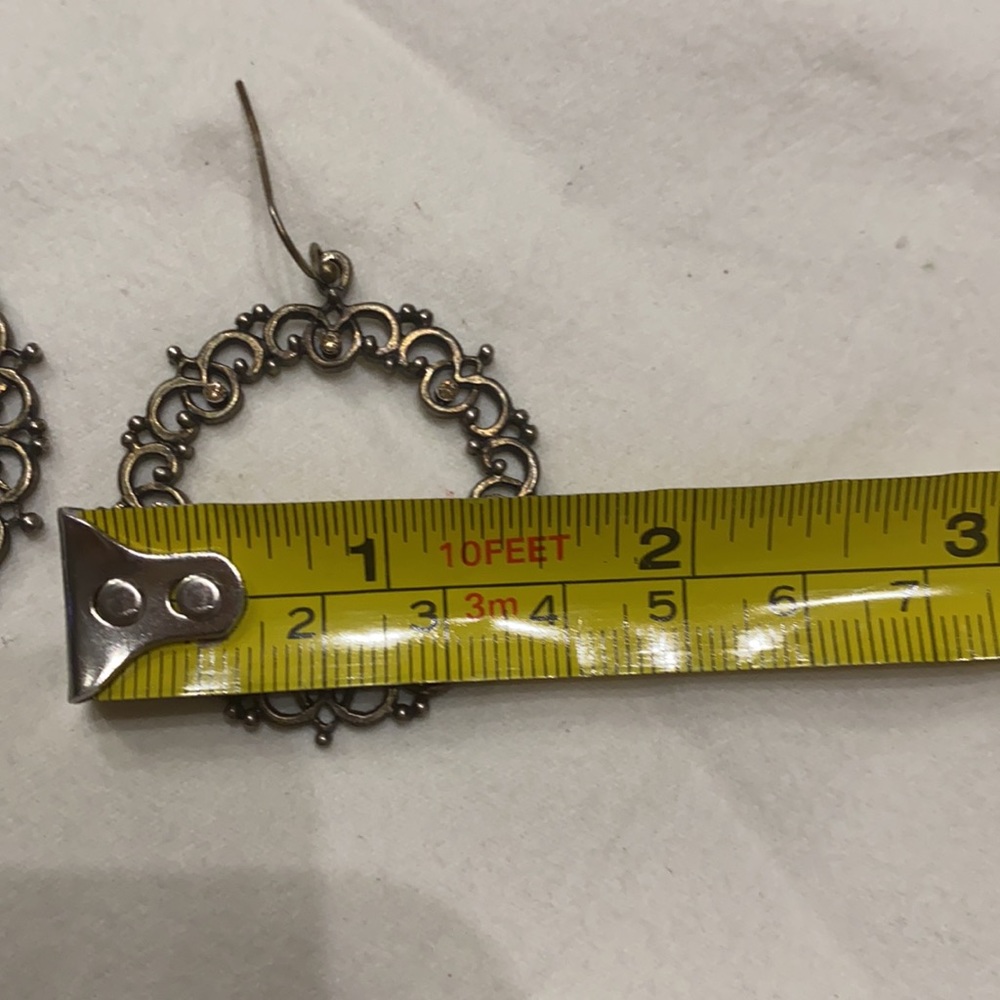 Hoop statement earrings - Picture 3 of 3